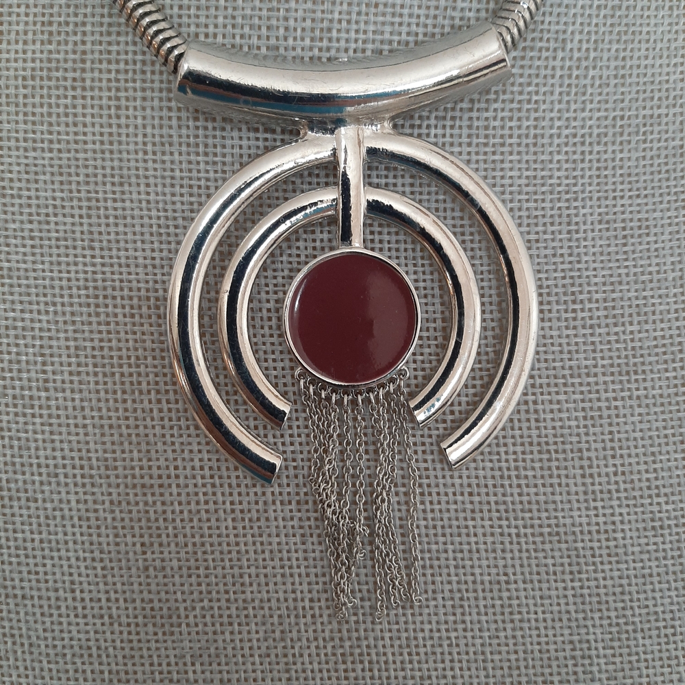 Stylish Silver and Magenda Pendant Necklace